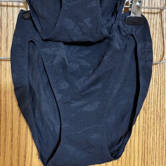 Vintage Barely There hi-cut brief NWOT Sz. 5 Black Pop Flower pattern - Picture 3 of 6